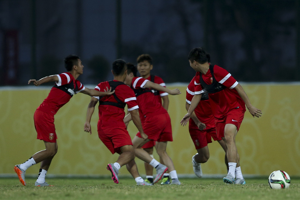 裁判哨声激昂吹响，谁能走出胜利之路的简单介绍