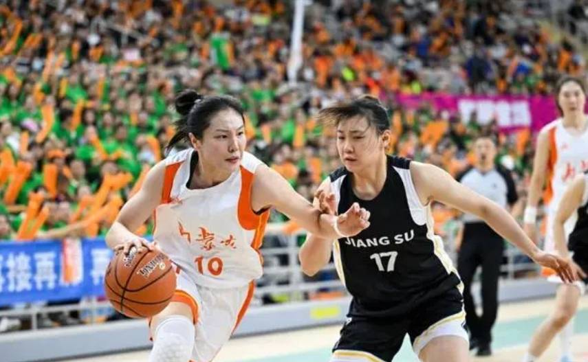 内蒙古队球员在比赛中取得令人意外胜利 内蒙古队球员在比赛中取得令人意外胜利