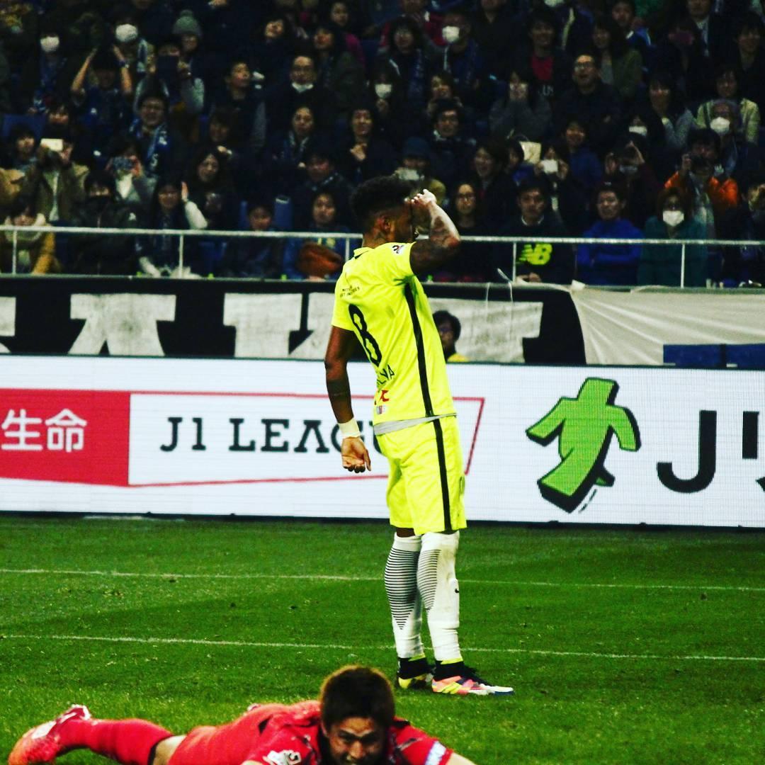 包含富力主场惨败上港，球队表现尴尬失去争冠机会的词条