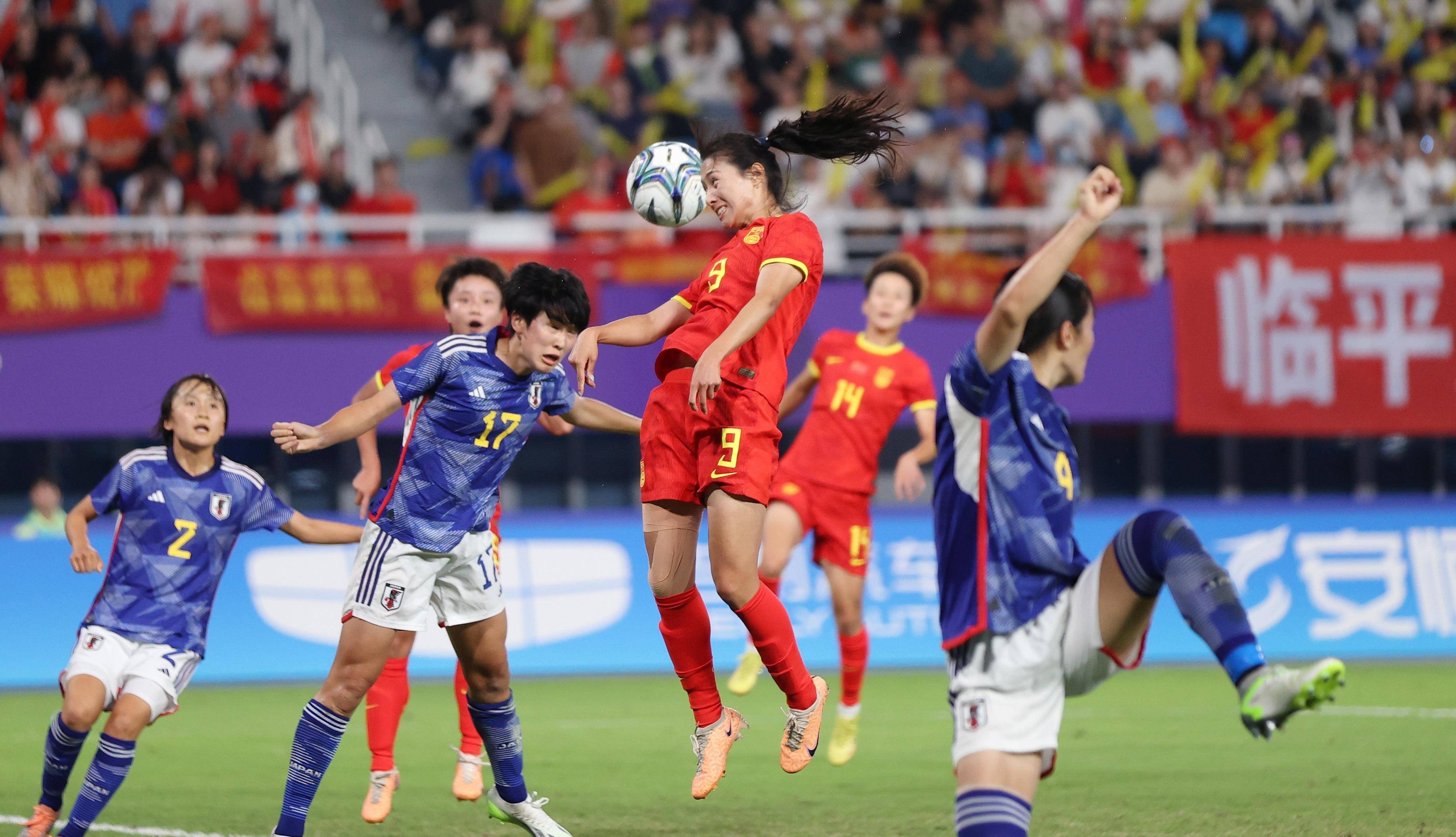 爱游戏大厅-运动界亮点：女足比赛中的激烈对抗！的简单介绍