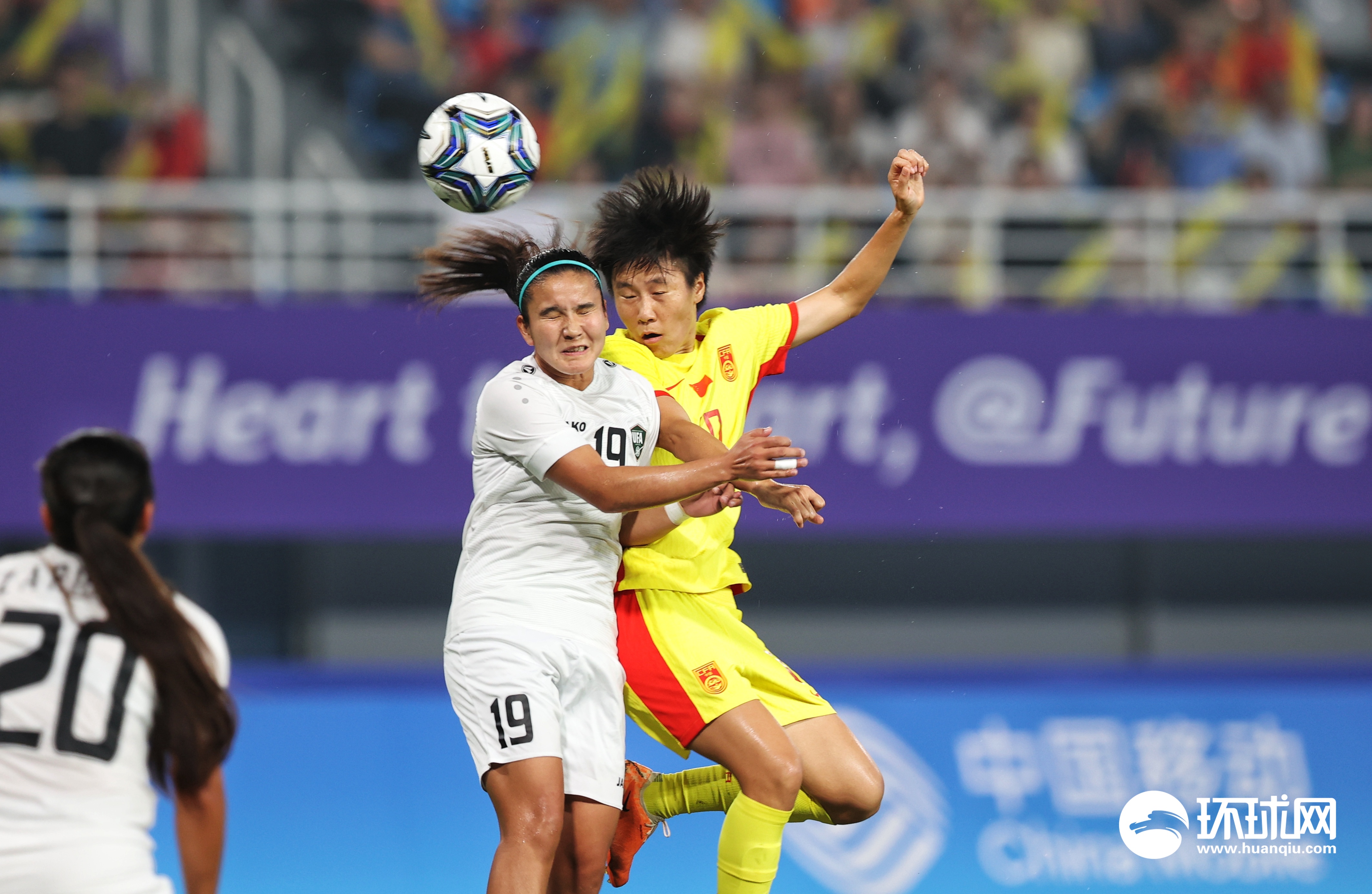 运动界亮点:女足比赛中的激烈对抗!的简单介绍 运动界亮点:女足比赛中的激烈对抗!的简单介绍