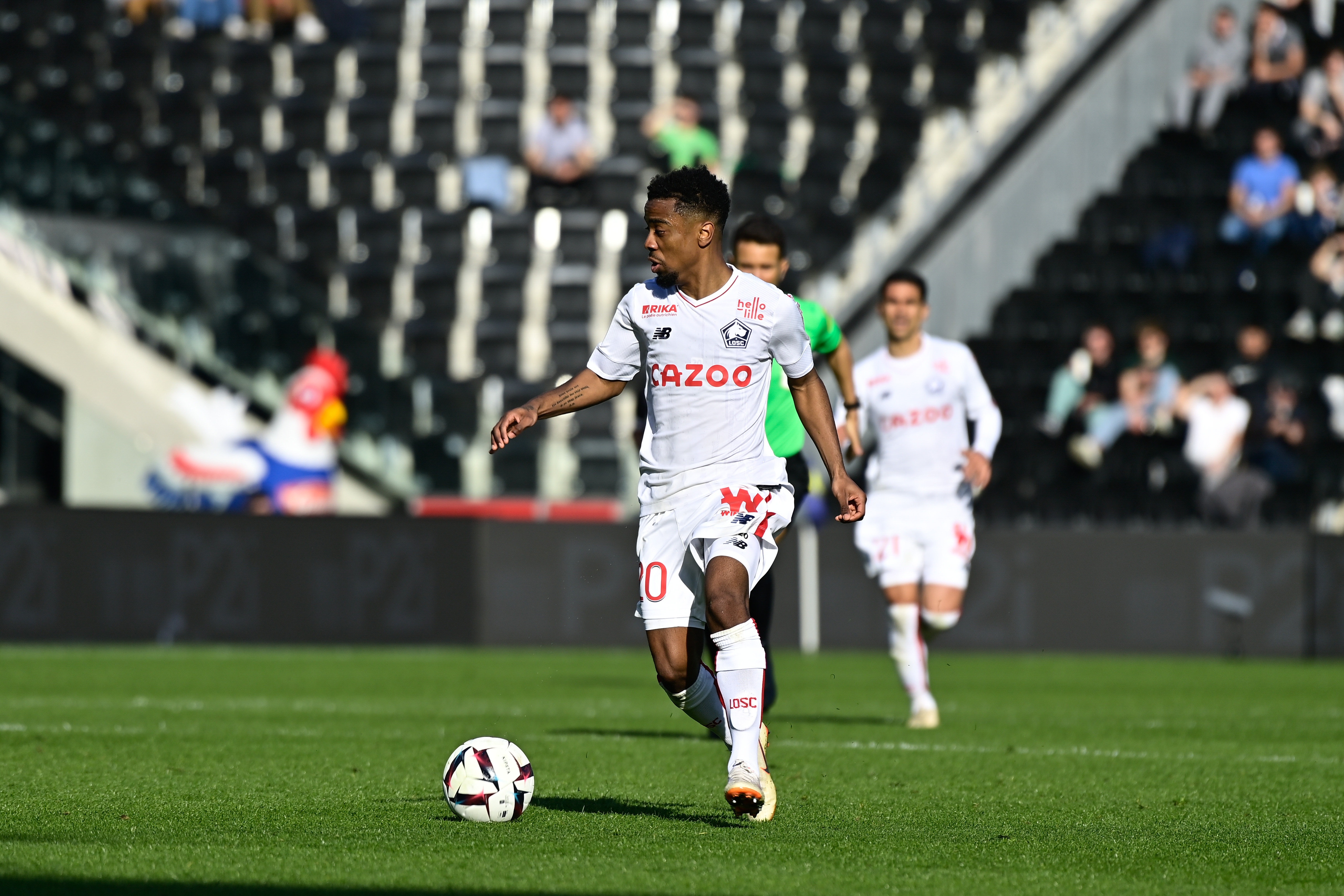 爱游戏在线-赫塔费主帅现身球员训练，剑指胜利的简单介绍