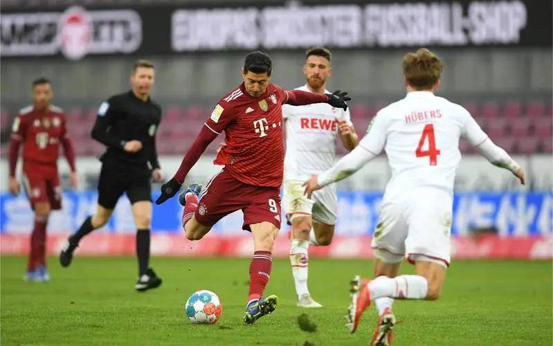 客队在比赛中展现出了惊人的攻击力 客队在比赛中展现出了惊人的攻击力