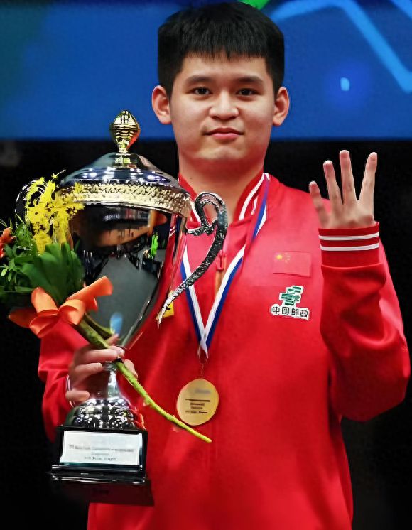 爱游戏官方-冠军球队在全球赛事中表现强劲，赢得掌声