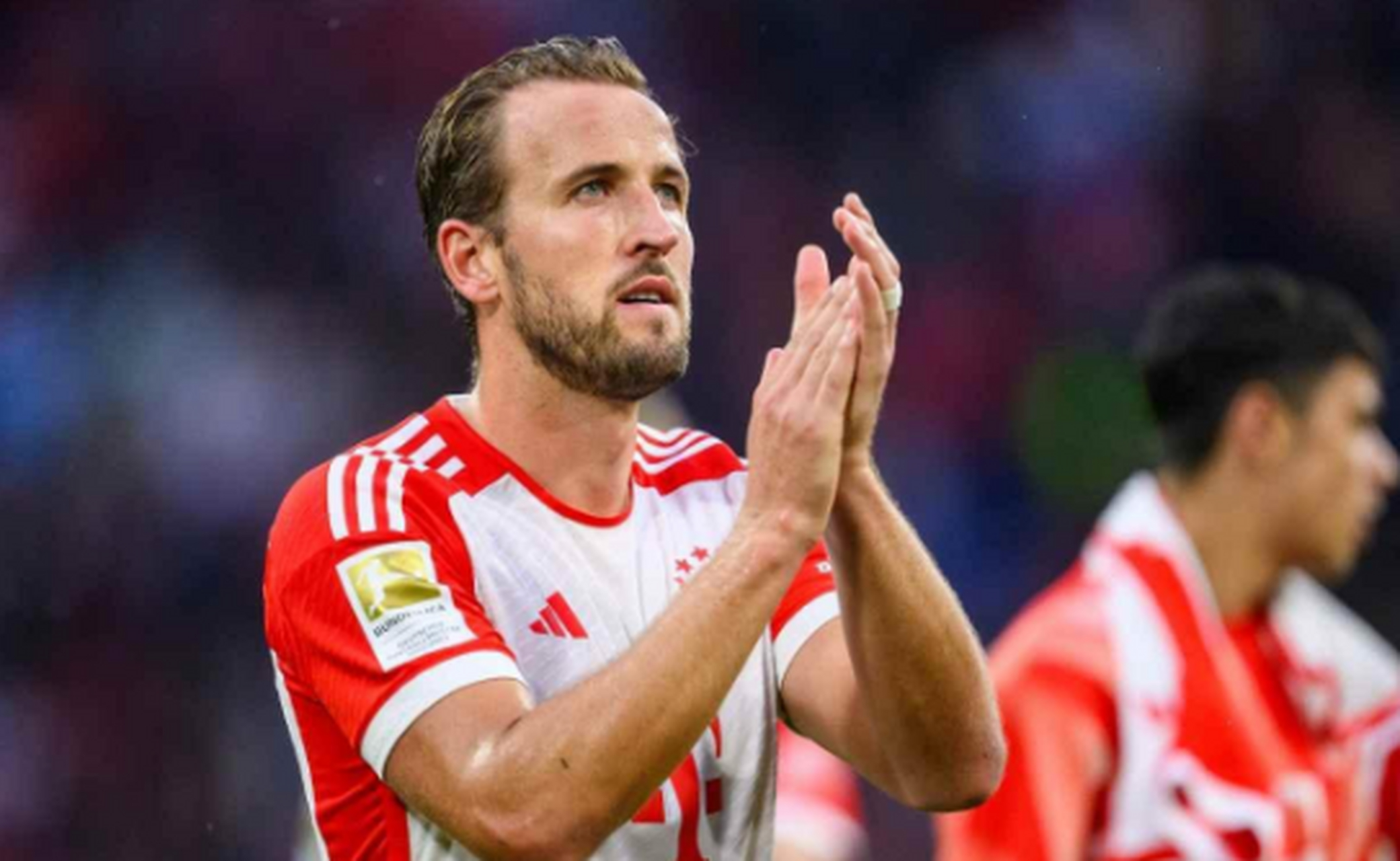 足球联赛热点话题，球员个人表现精彩纷呈的简单介绍