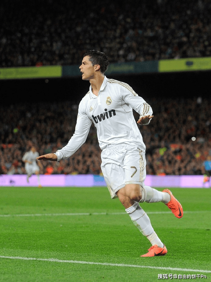 高质量足球盛事:球员技巧表现惊艳无比的简单介绍 高质量足球盛事:球员技巧表现惊艳无比的简单介绍