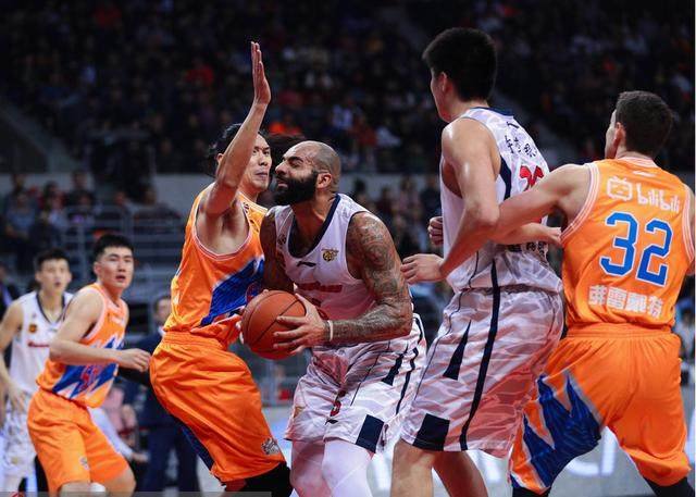 爱游戏大厅-上海战胜山东，夺得关键一战的简单介绍