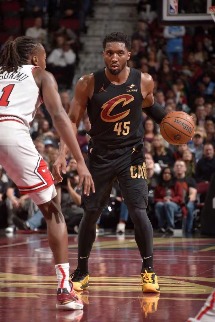 骑士队新赛季首胜，士气大振