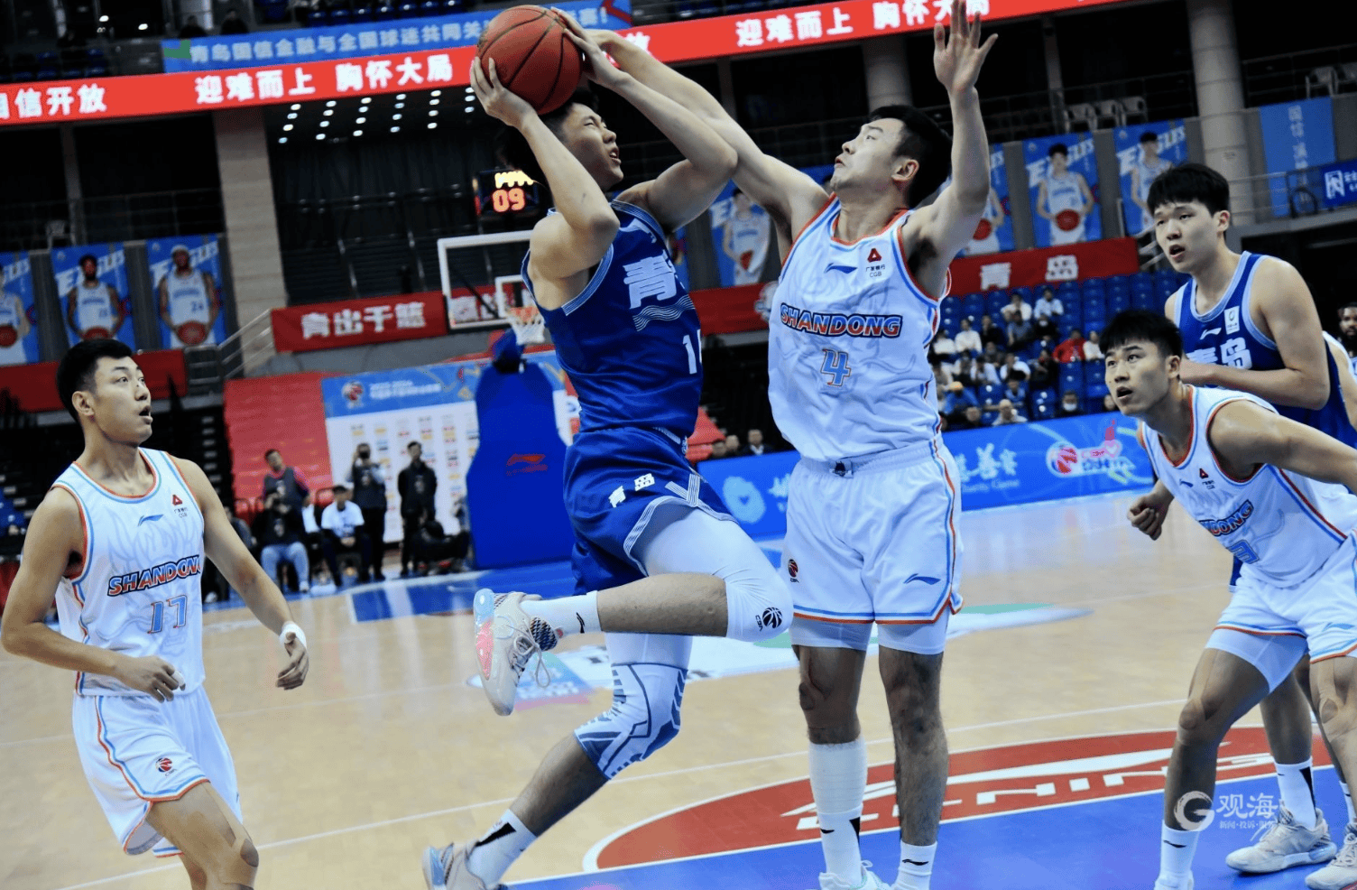 爱游戏在线-青岛男篮接连胜出，实力蒸蒸日上的简单介绍