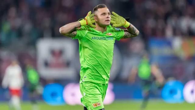 包含柏林联队长受伤,赛季前景蒙上一层阴影的词条 包含柏林联队长受伤,赛季前景蒙上一层阴影的词条