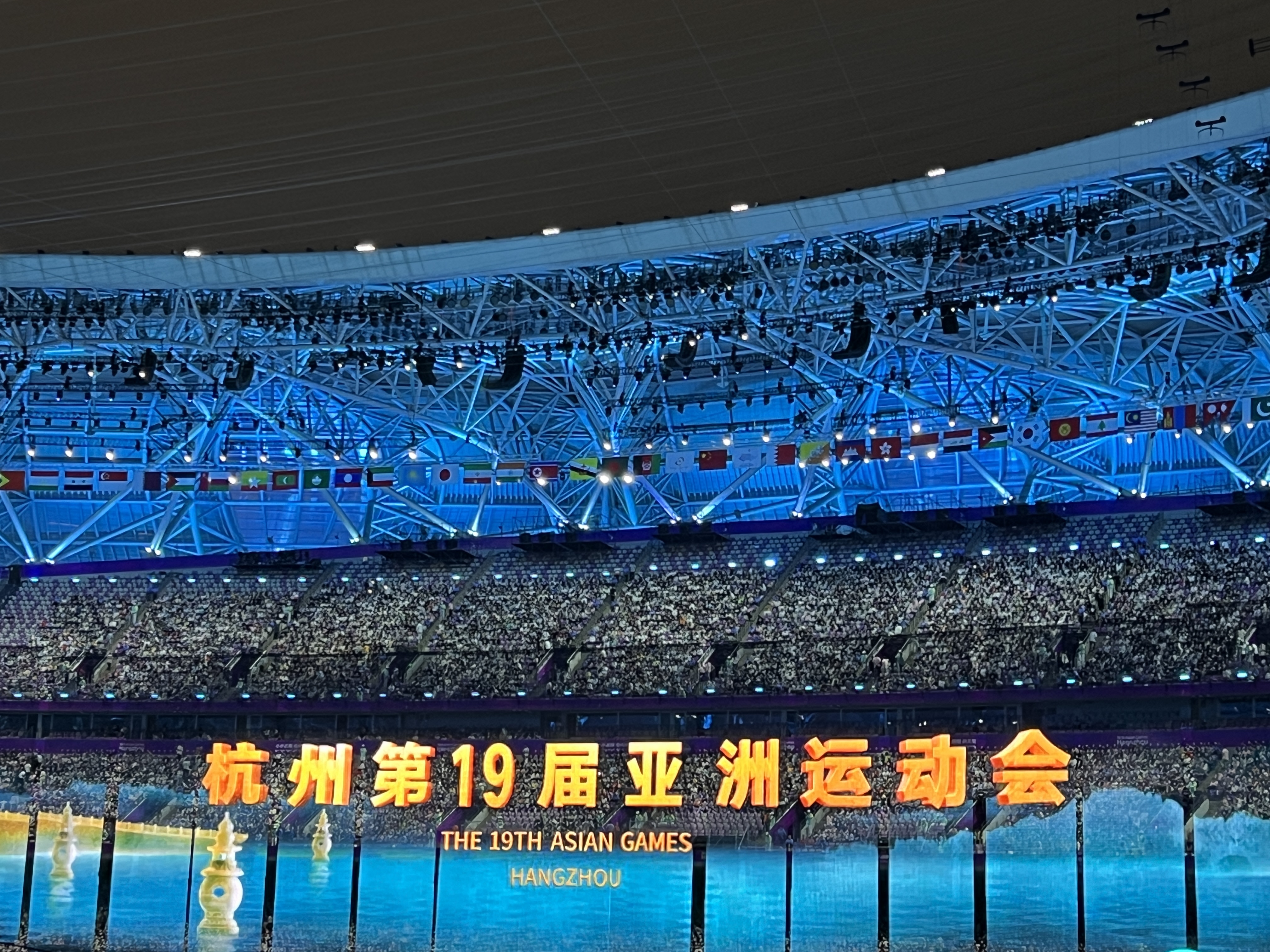 爱游戏体育-亚运会篮球比赛精彩开启，各国选手拼尽全力的简单介绍