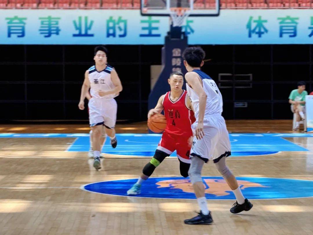 爱游戏在线-全面开战！国内篮球联赛再掀激情热潮