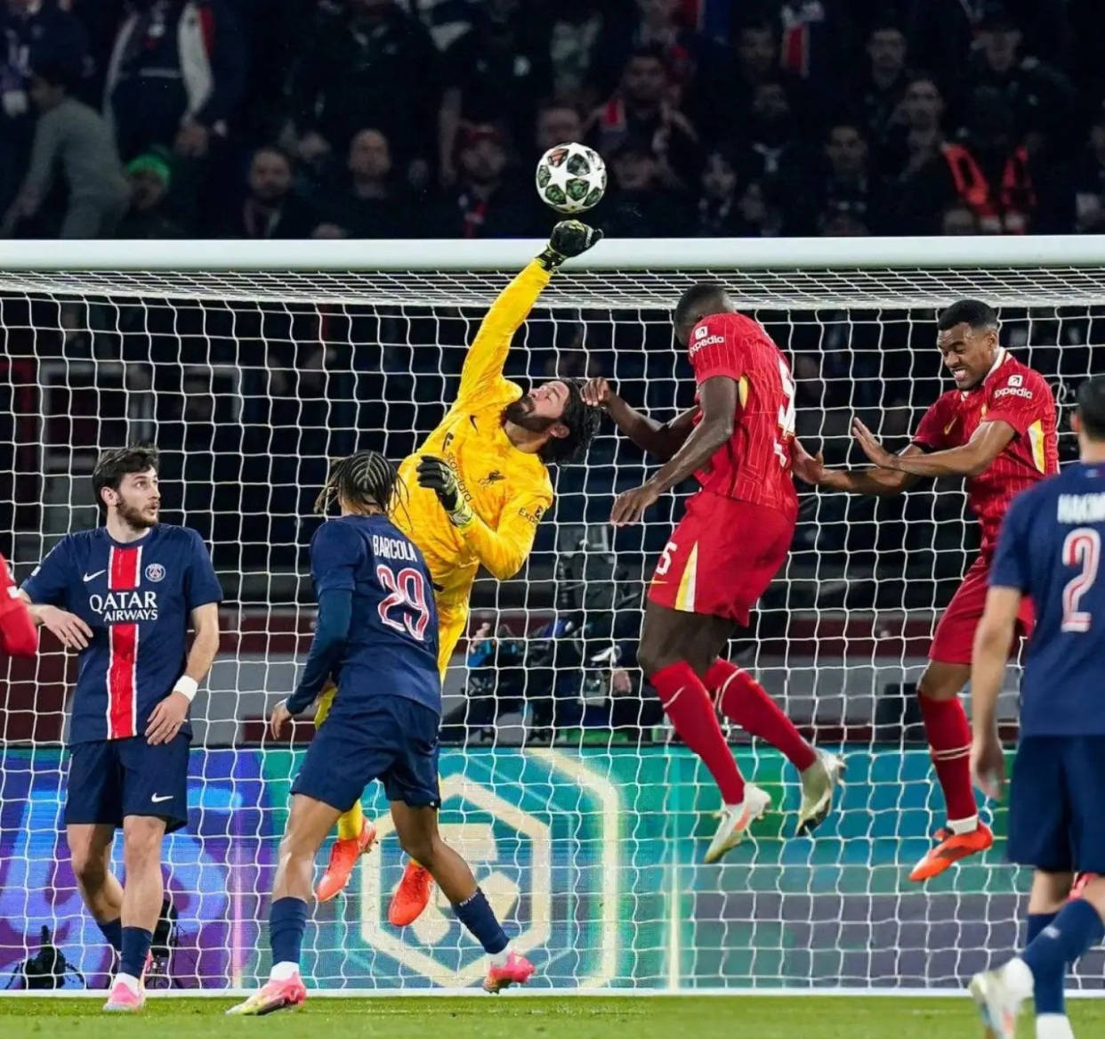 包含南安普顿实现背水一战，英超比赛局势逐渐明朗的词条