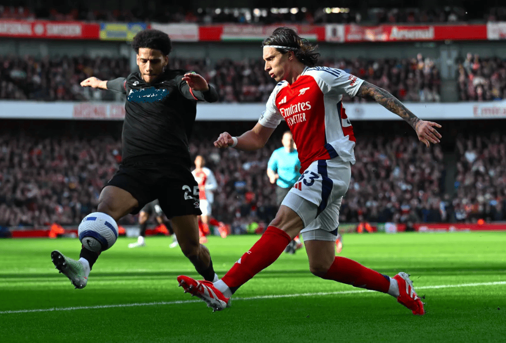 爱游戏在线-包含狼队客场不敌阿森纳，遭遇惨败的词条