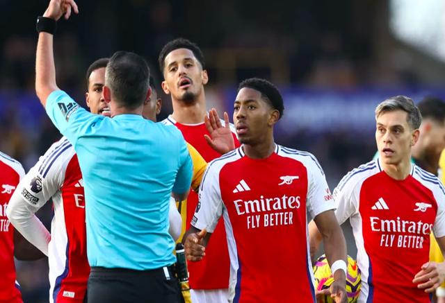 包含狼队客场不敌阿森纳，遭遇惨败的词条