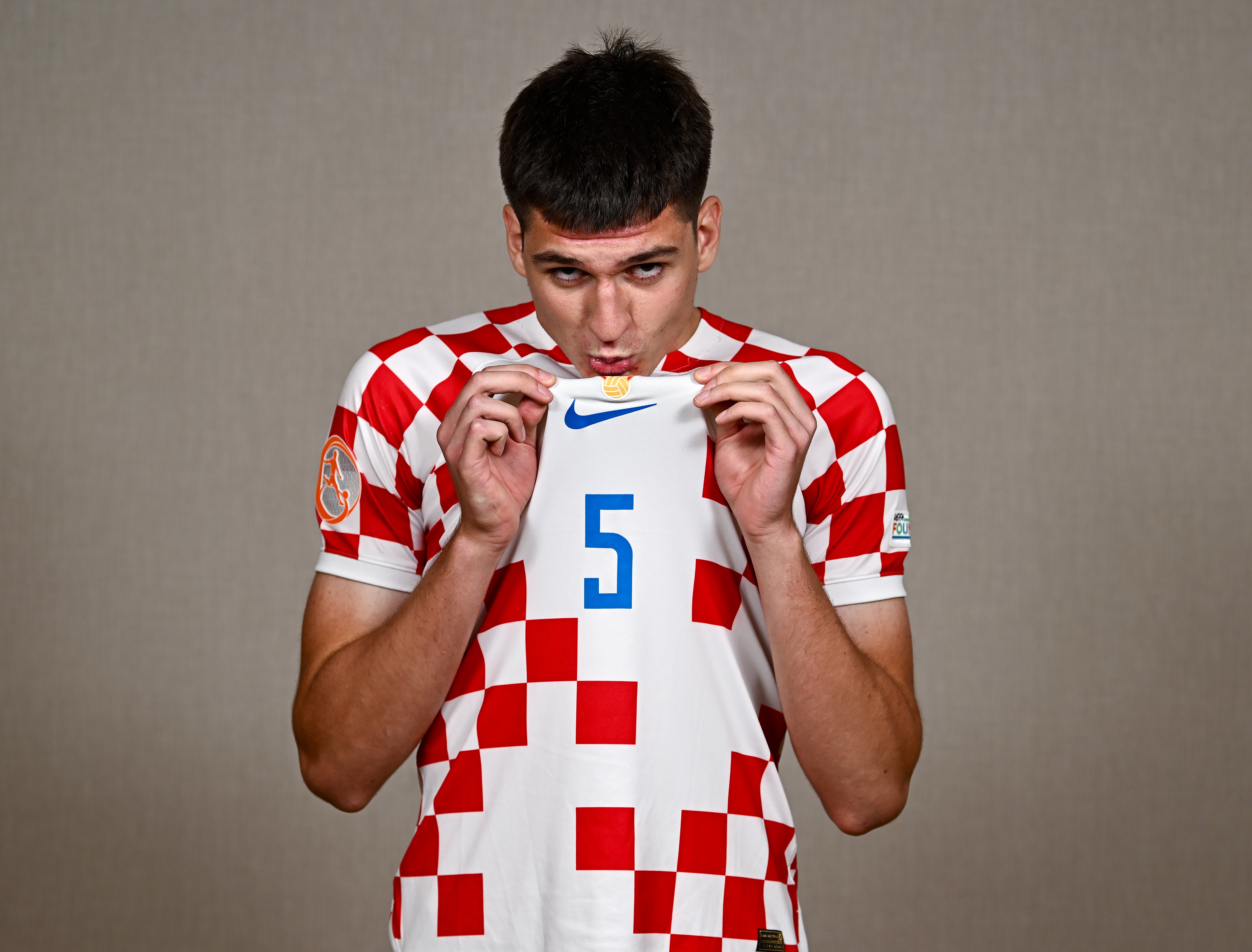 爱游戏在线-关于克罗地亚选手勇夺冠军，成就辉煌的信息