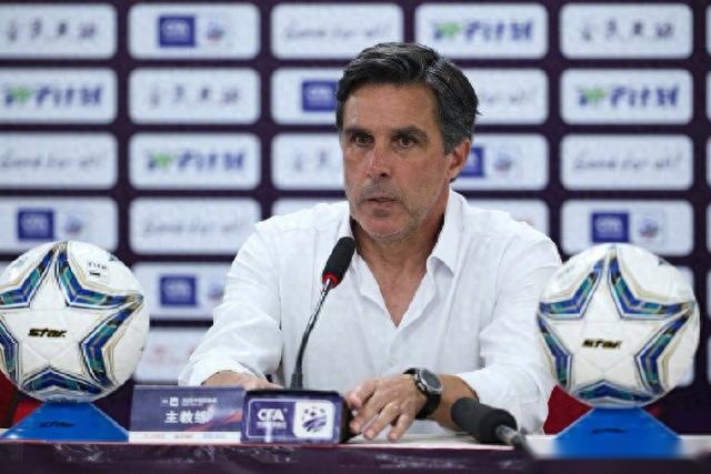 拉莫斯雷霆一击,为球队锁定胜局 拉莫斯雷霆一击,为球队锁定胜局