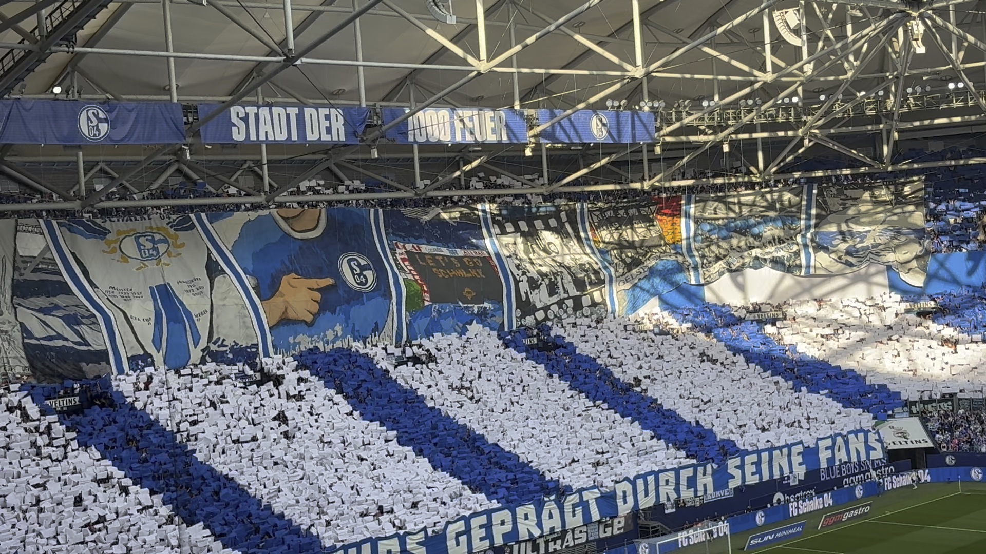 爱游戏官网-关于沙尔克主场告捷，跻身积分榜前列的信息