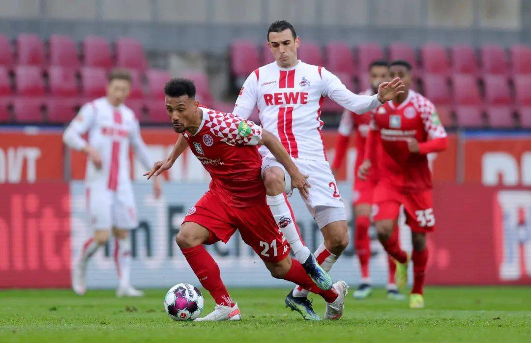 关于沙尔克主场告捷，跻身积分榜前列的信息