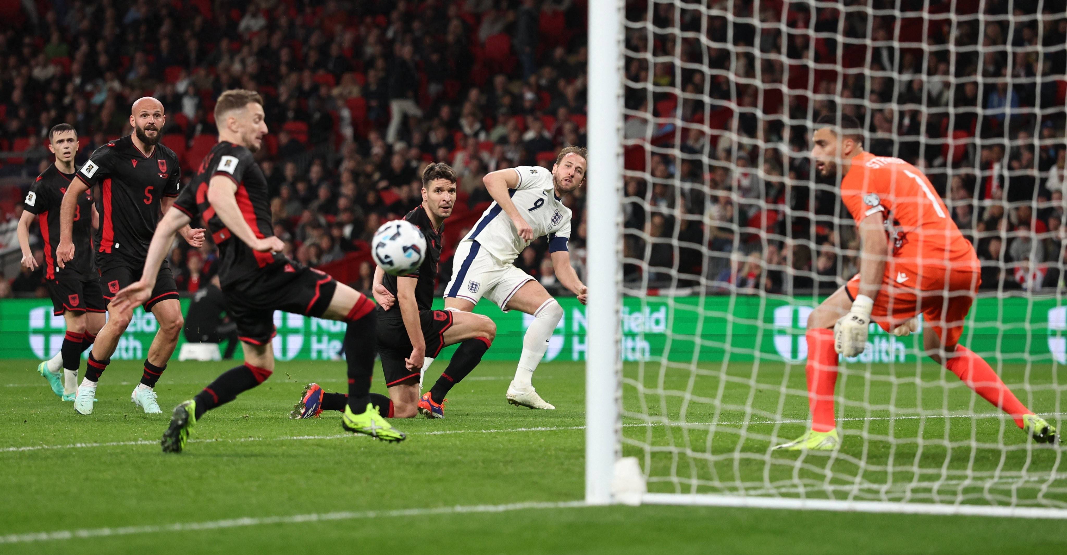 爱游戏下载-英格兰国家队主场势如破竹，取得惊人胜利的简单介绍