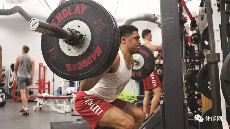 爱游戏官网-比赛中球员体力失误影响表现，迫于外部压力调整表现