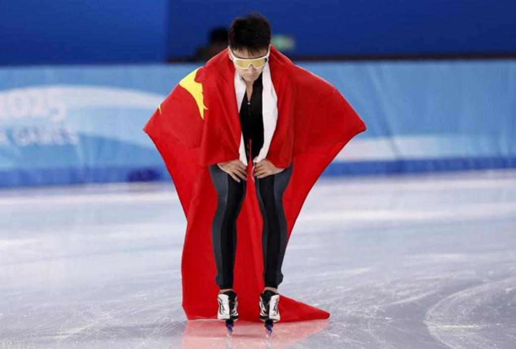 爱游戏-关于运动员体力透支，勇夺冠军完美谢幕的信息