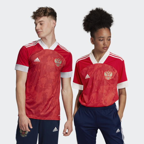 关于足球俱乐部发布最新球衣款式备受球迷瞩目的信息