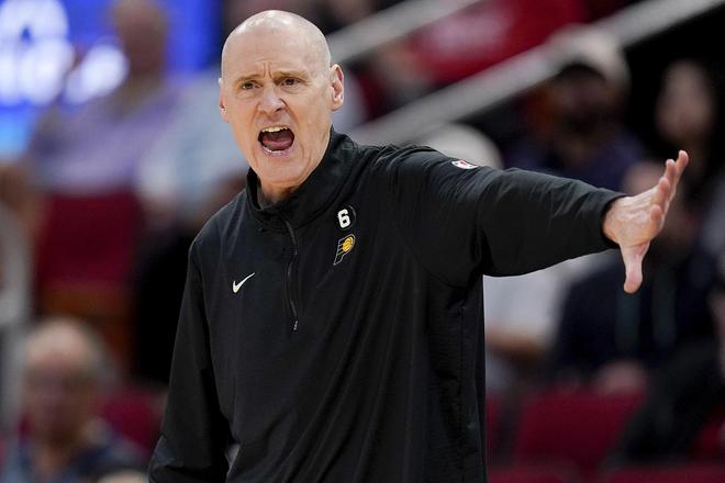 爱游戏在线-独行侠主帅卡莱尔因家庭原因缺席，老将韦斯利-马修斯代理执教