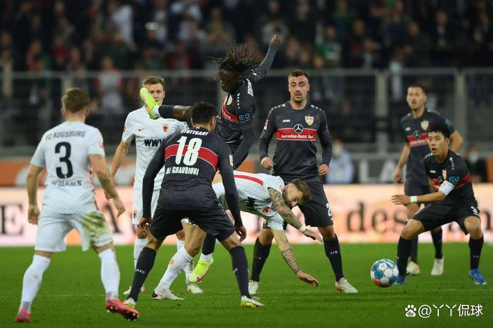 爱游戏官方-奥格斯堡客场战胜对手，实现逆转