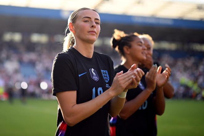 英格兰女足与美国队:握手言和的简单介绍