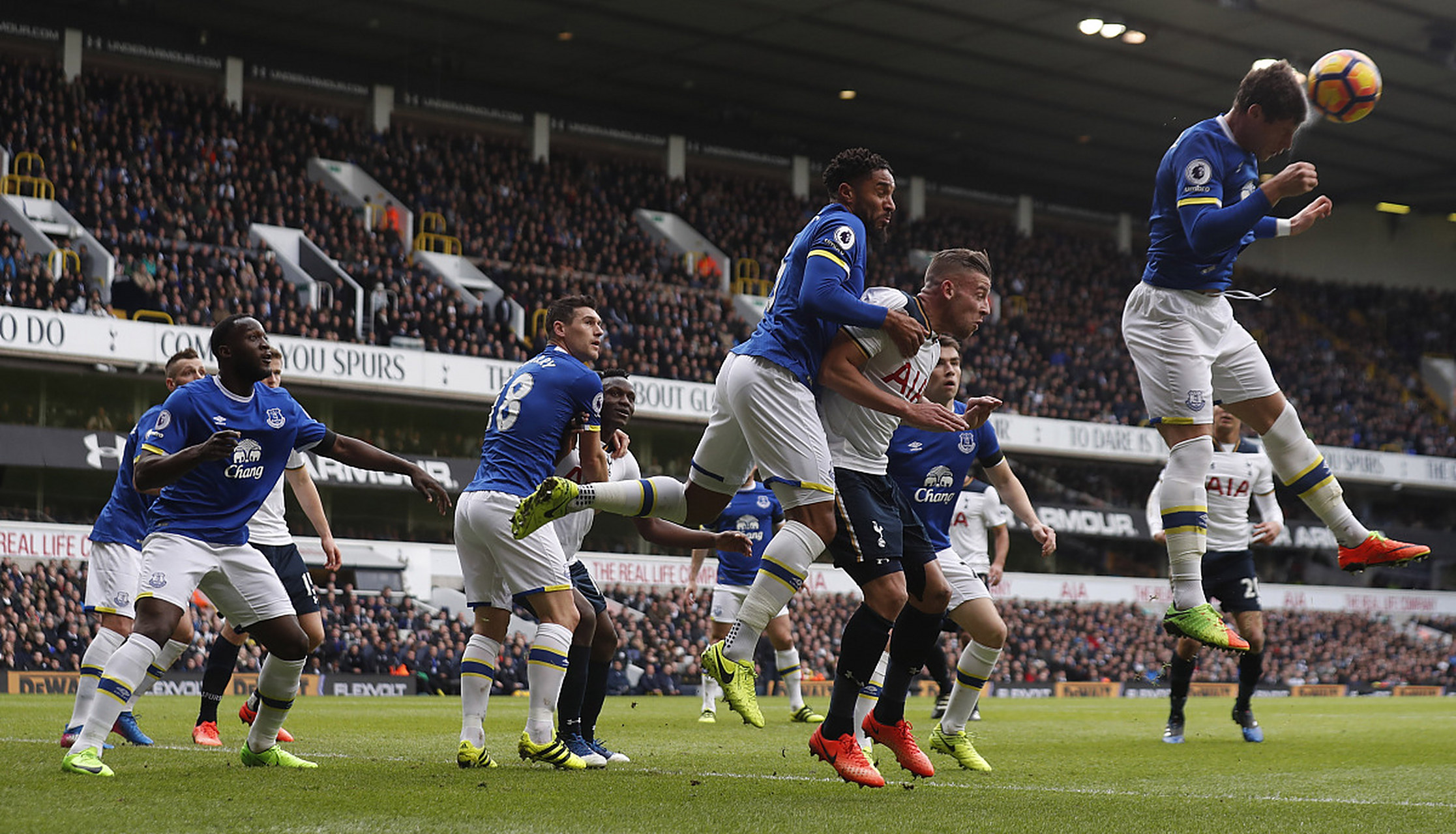 关于热刺主场逼平埃弗顿，保持不败纪录的信息