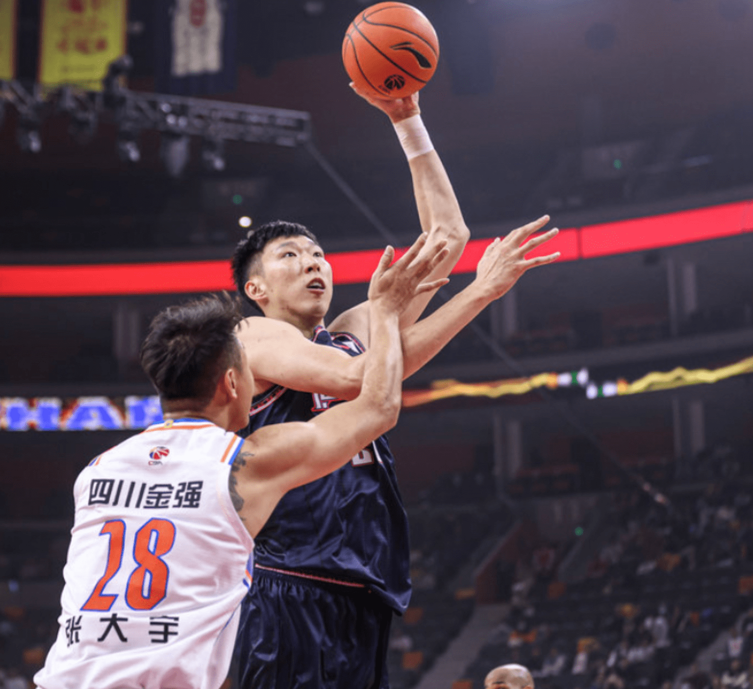 周琦全场发挥稳健,帮助球队晋级决赛 周琦全场发挥稳健,帮助球队晋级决赛