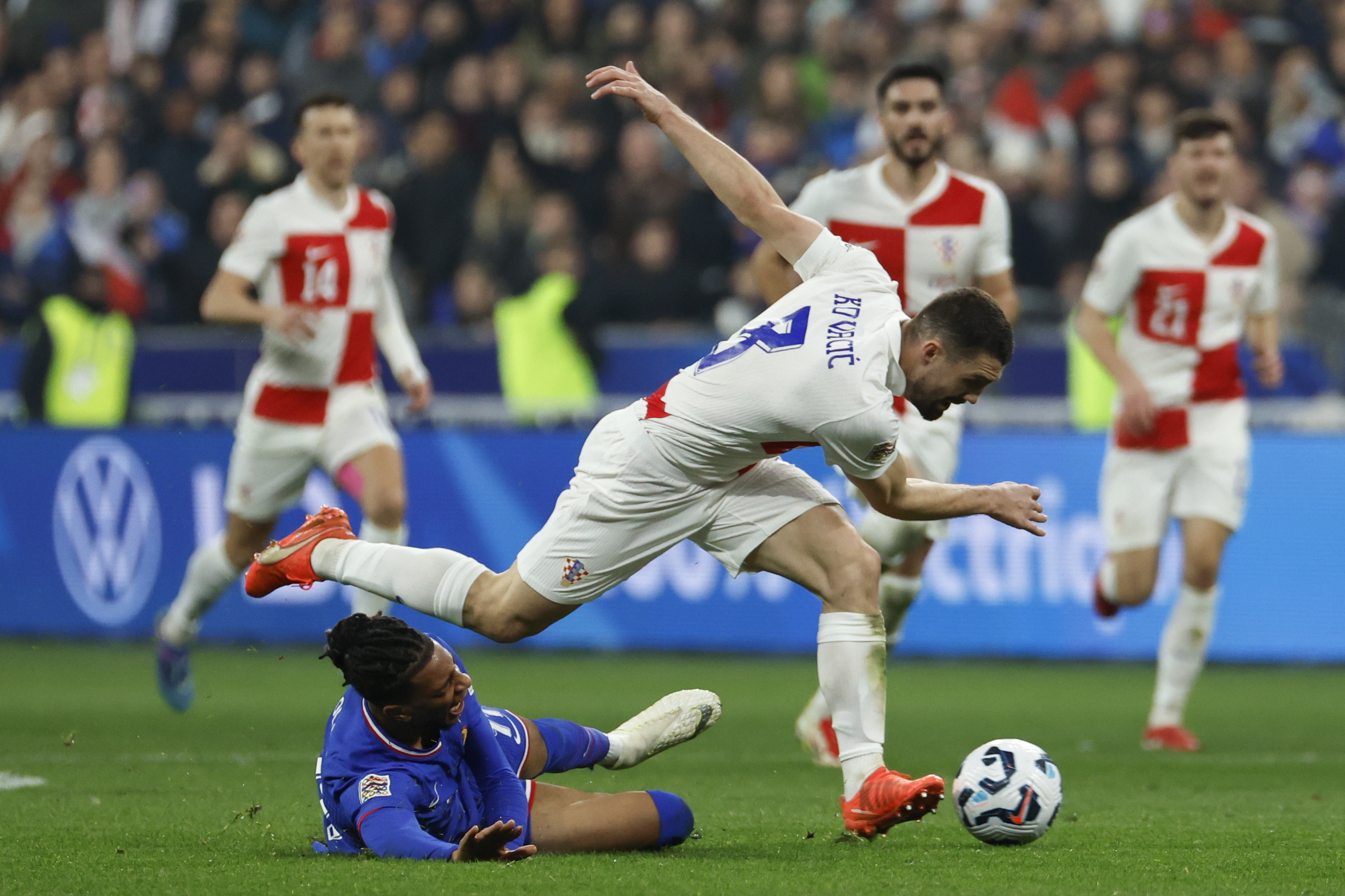 爱游戏tv-国际比赛挑战欧洲国家队，赛况激烈