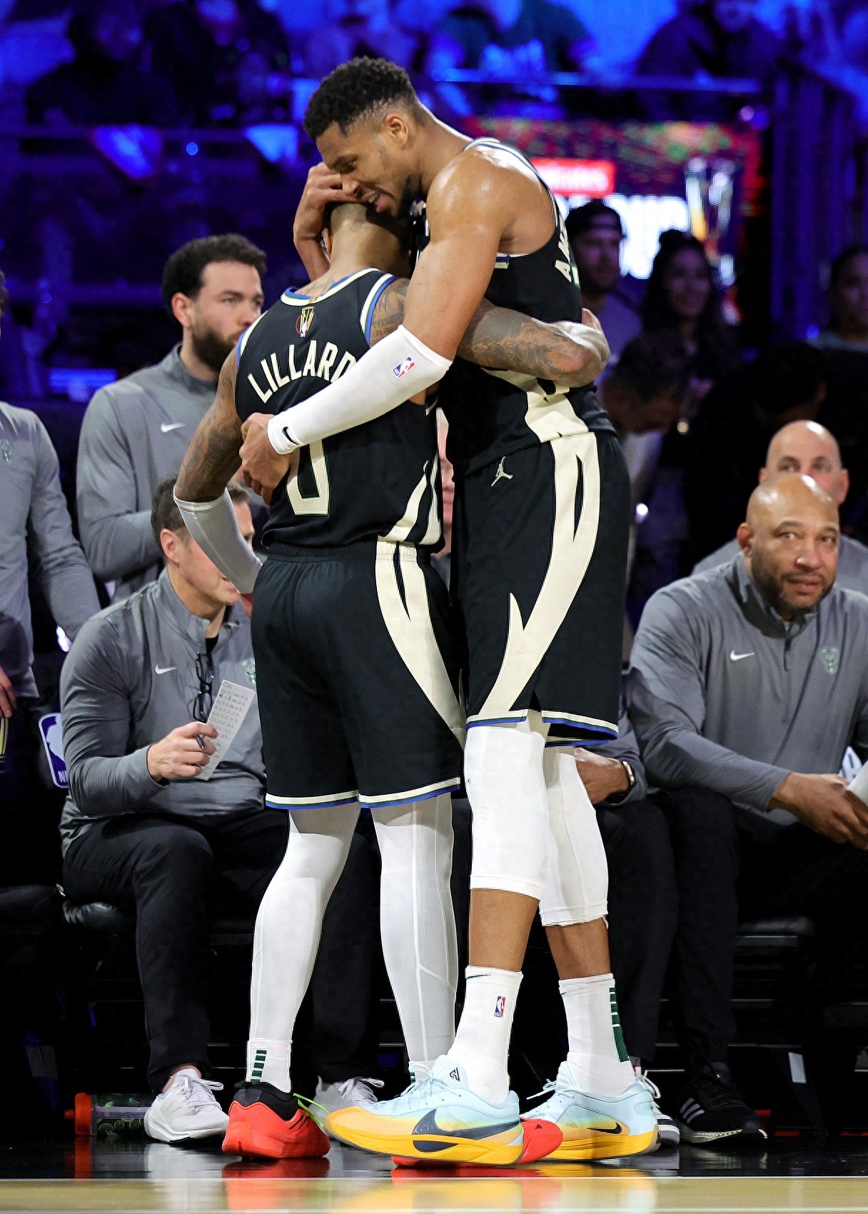 雄鹿不敌公牛,球员们展现顽强拼搏 雄鹿不敌公牛,球员们展现顽强拼搏