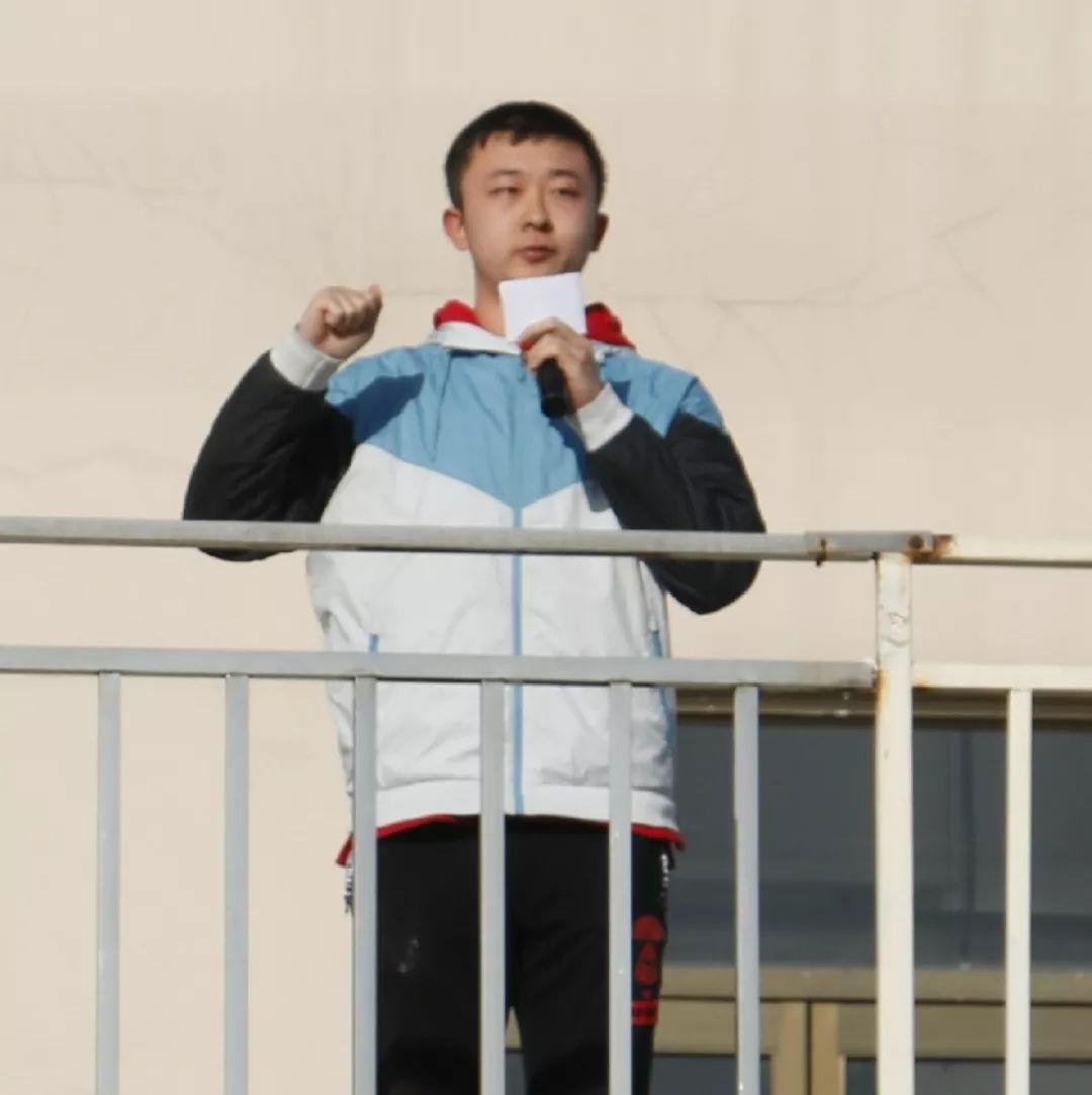 爱游戏下载-激烈比拼中透露出的拼搏精神