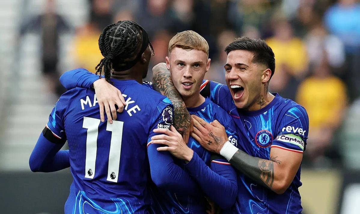 爱游戏官方-萨尔富市主场大比分战胜对手