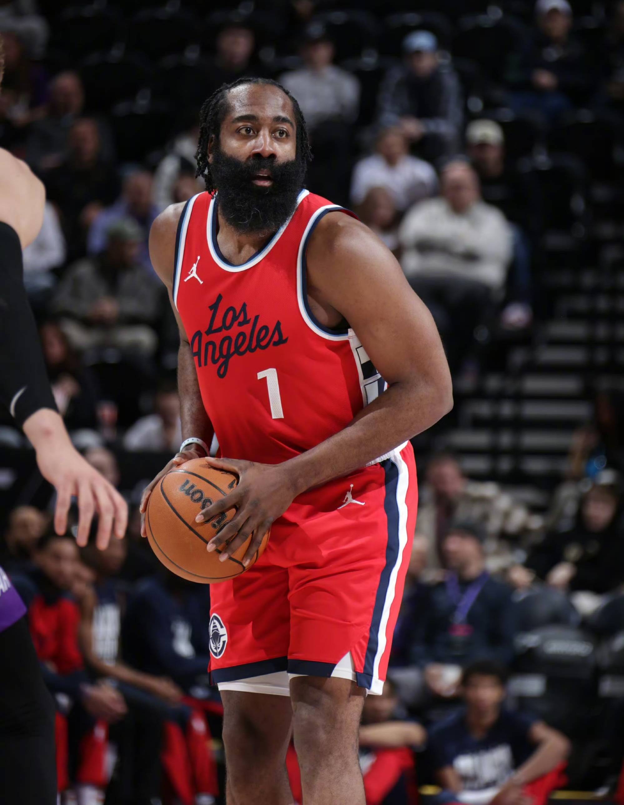 爱游戏APP-快船主场告捷，力克公牛打破主场压力的简单介绍