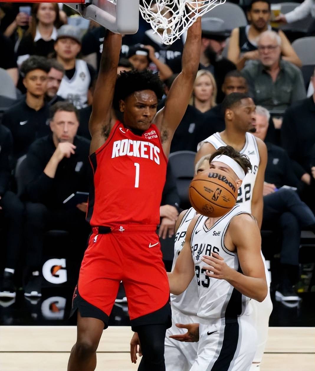 火箭队在全球赛事中再次崭露头角 火箭队在全球赛事中再次崭露头角