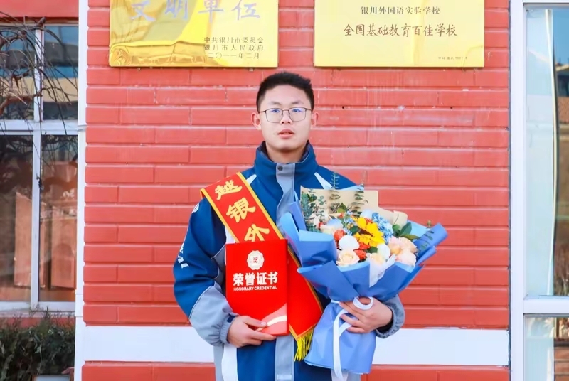 爱游戏官网-惊险对决展露锋芒，古巴选手夺冠广受赞誉