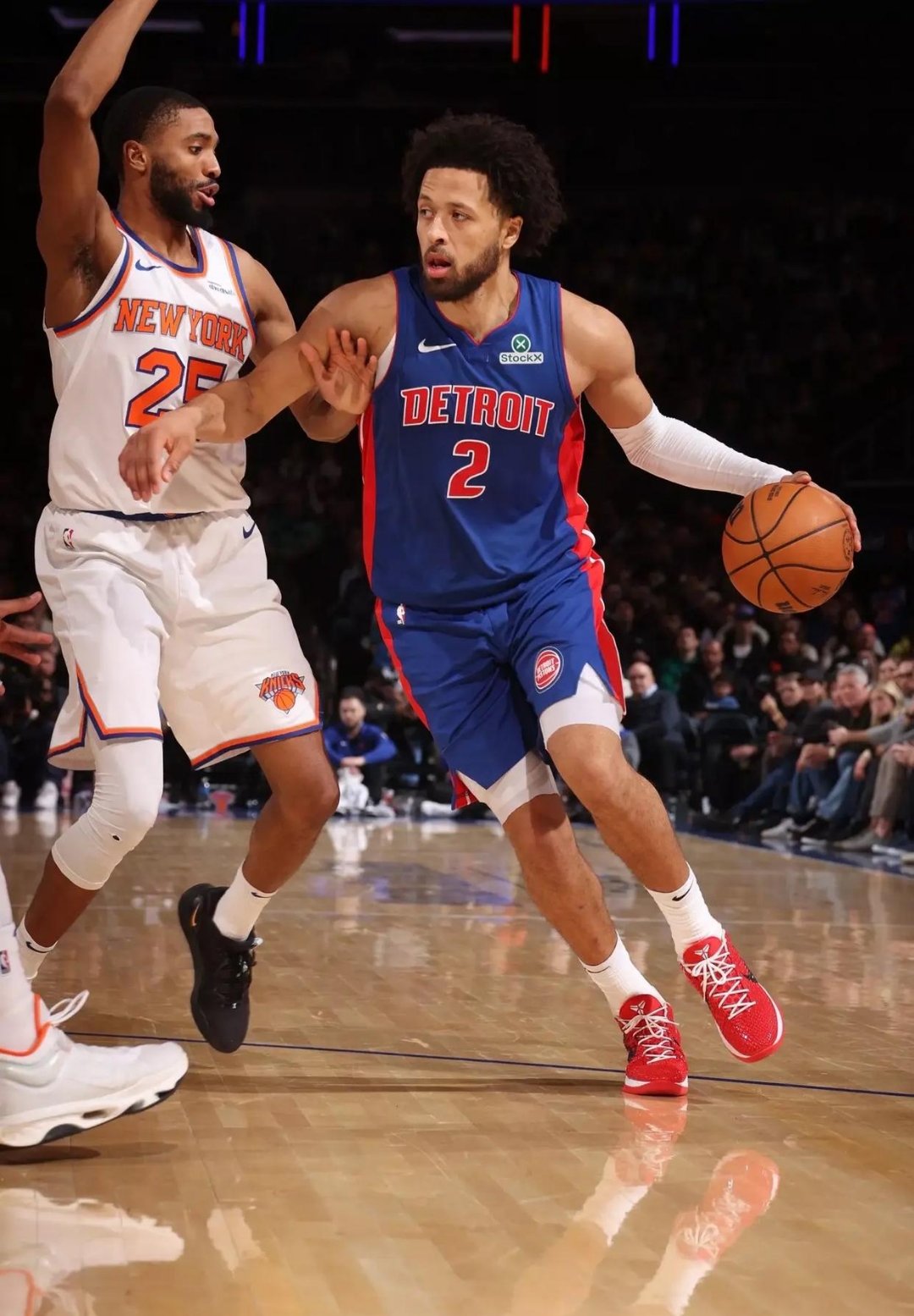 爱游戏官网-尼克斯队艰难取胜，球队团结拼搏的简单介绍