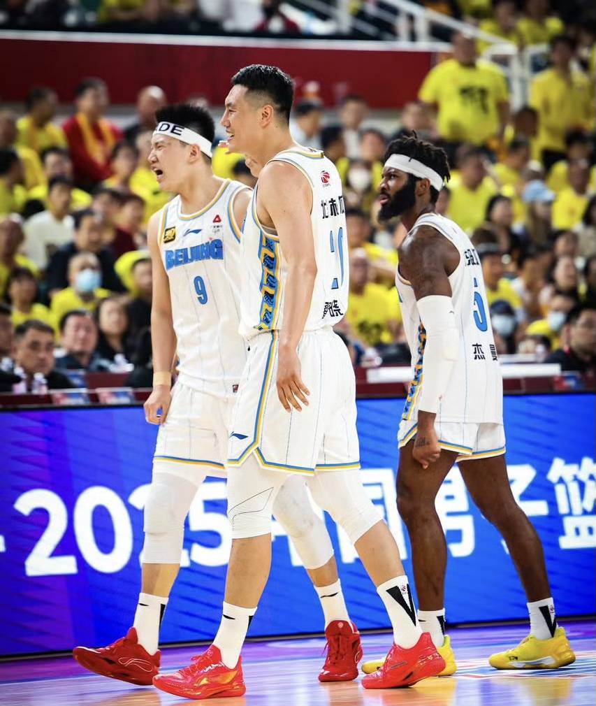 爱游戏体育-广州男队连胜终结，不敌浙江男队