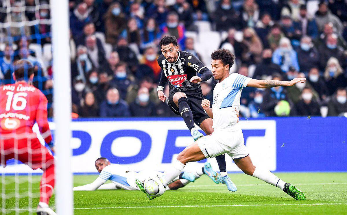 佛罗伦萨队状态回升，连胜两场，走上正轨