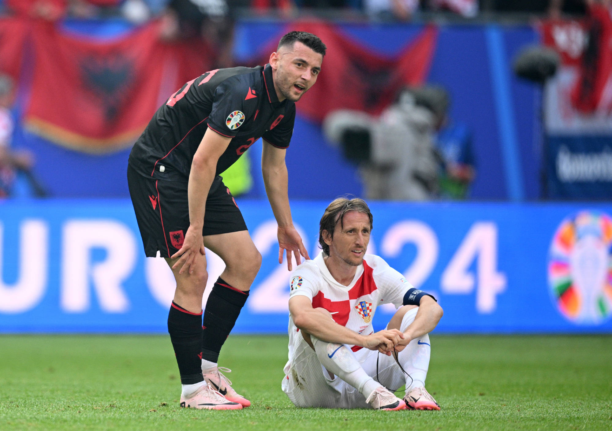 捷克队胜出,势如破竹进入欧洲杯四强 捷克队胜出,势如破竹进入欧洲杯四强