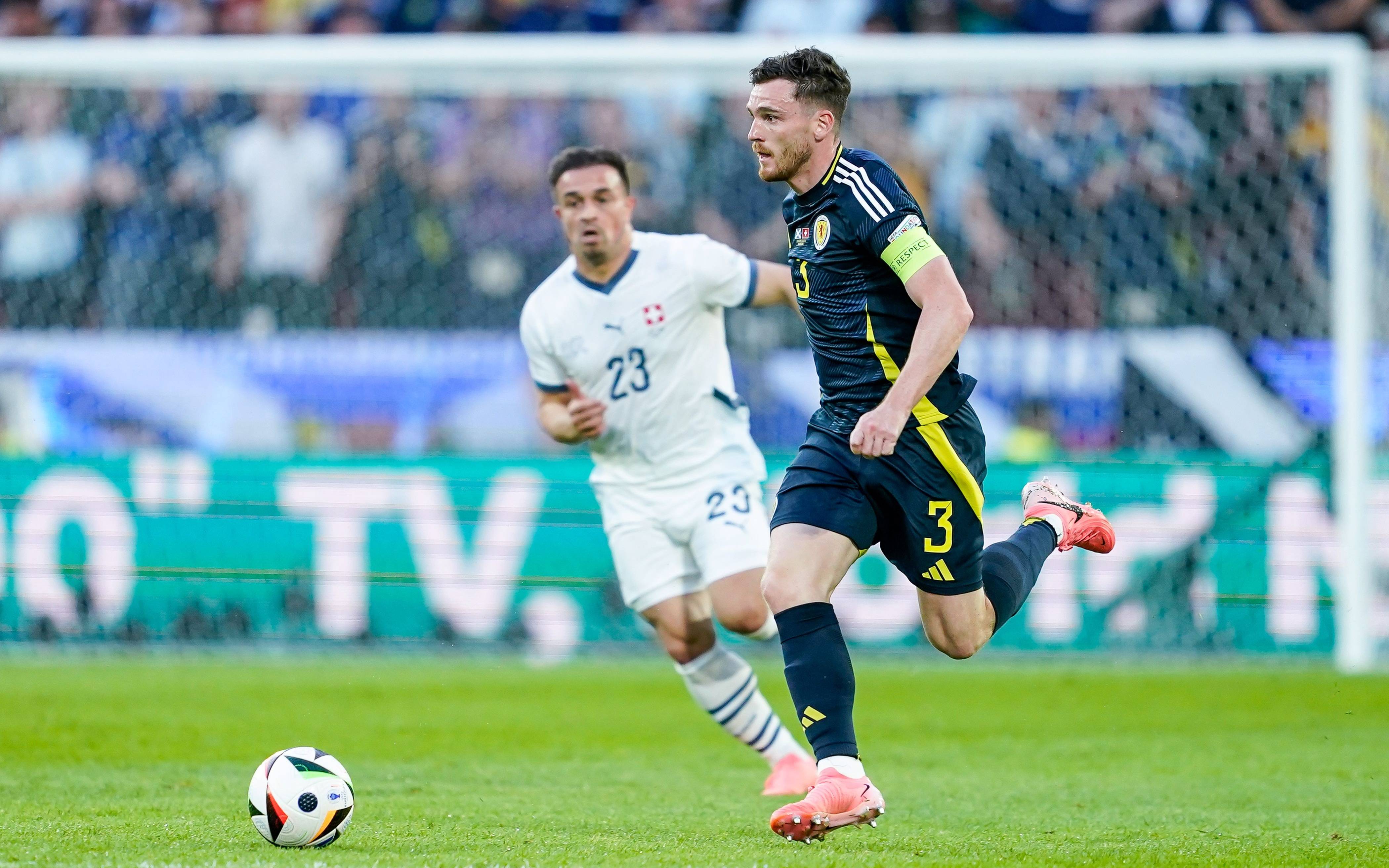 欧洲杯预选赛精彩瞬间,球迷欢呼雀跃 欧洲杯预选赛精彩瞬间,球迷欢呼雀跃