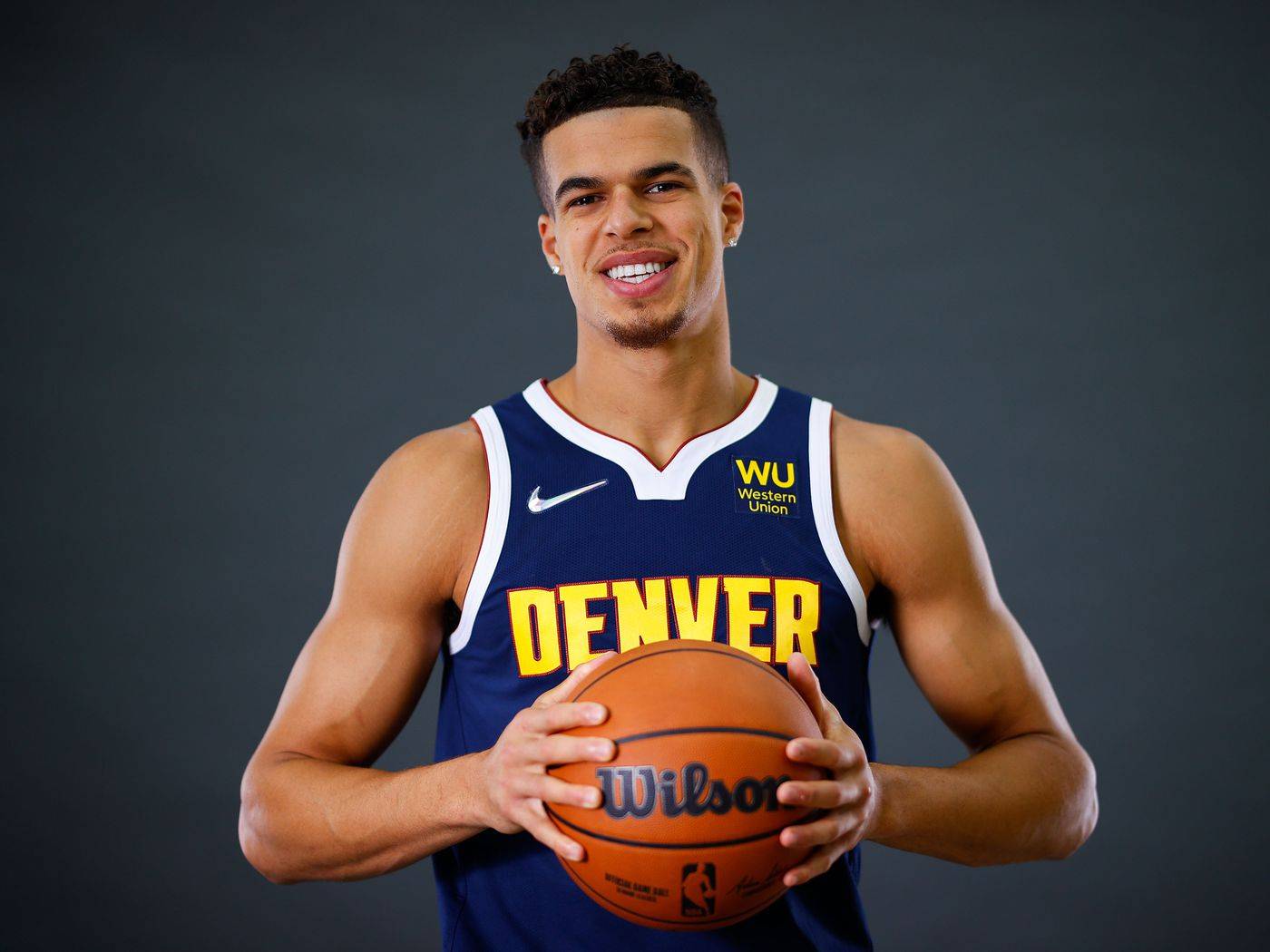 爱游戏在线-英国田径选手失误成绩下滑，杀入决赛