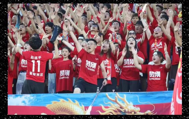 爱游戏在线-激情比赛引得球迷狂热呐喊声不绝