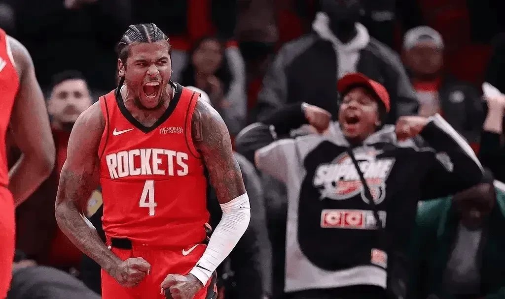 球探潜心研究对手,揭示对手弱点 球探潜心研究对手,揭示对手弱点