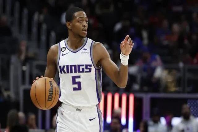 爱游戏-湖人力克灰熊，浓眉哥砍下关键一球！