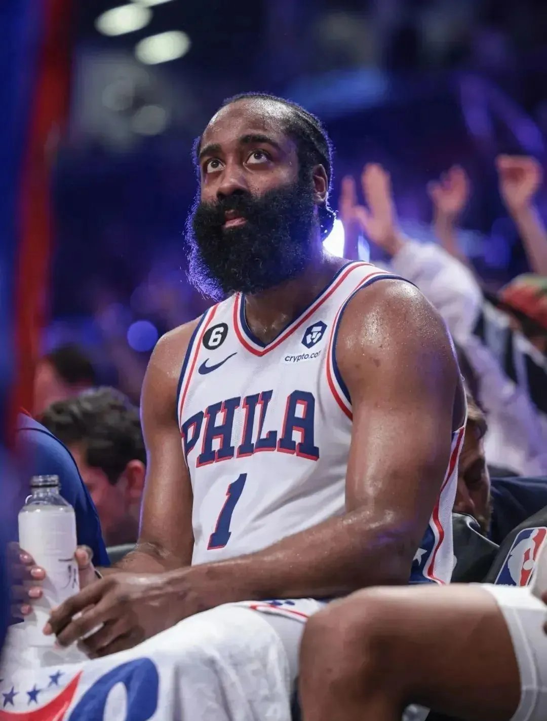 超级巨星突然宣布退役，球迷哀叹感伤