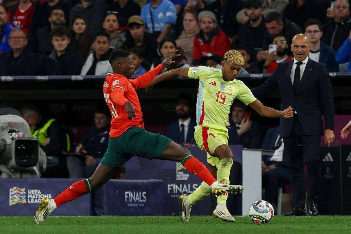 欧国联比赛冠军之路：球队历经磨难勇往直前的简单介绍